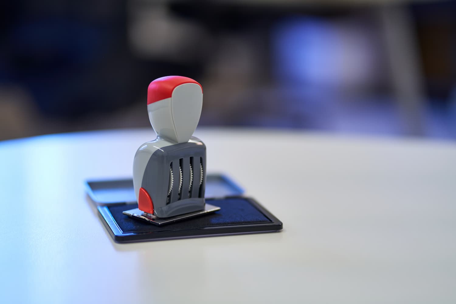 Le tampon encreur pour authentifier les actes administratifs