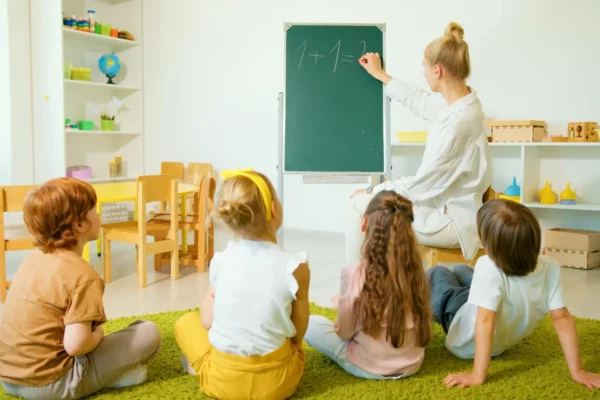 Formation éducateur spécialisé en 1 an : est-ce vraiment possible ?